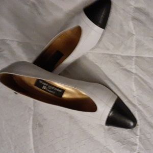 Stuart Weitzman Two Tone Pumps. Size 8 1/2 B.